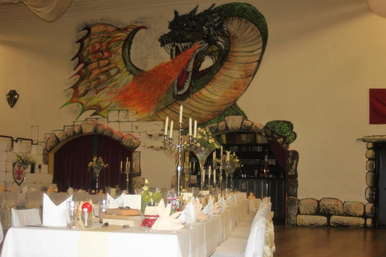 Pension Und Restaurant Die Burg Ehrenfriedersdorf Exterior photo